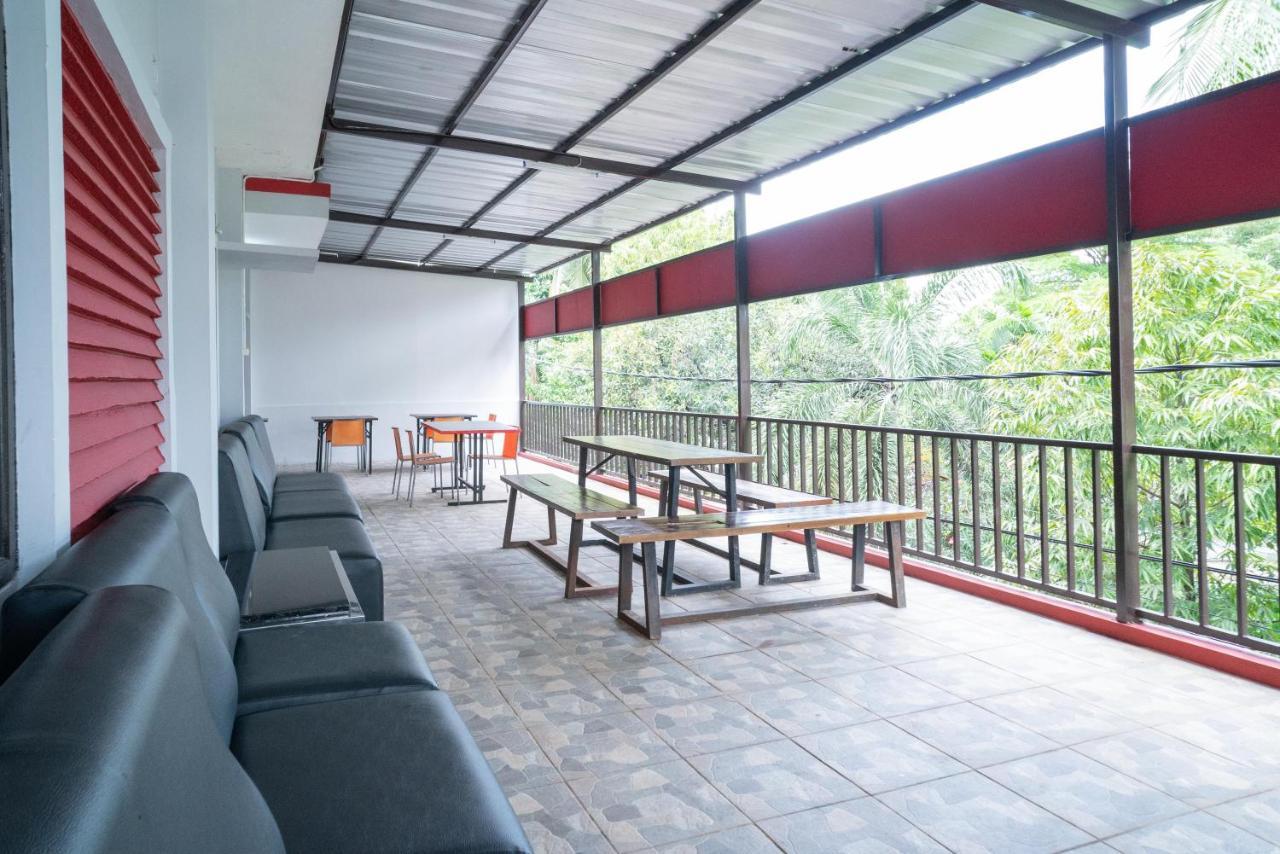 Reddoorz Plus Near Itc Cempaka Mas 2 자카르타 외부 사진